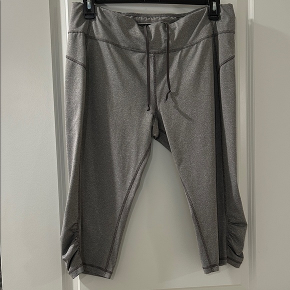 Danskin Now Pants - Gray Capri Leggings